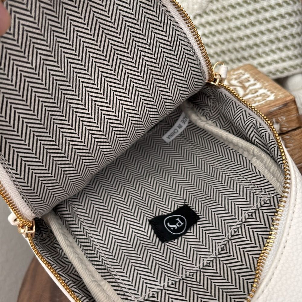 Pretty Simple Adventure Awaits Sling Bag/Cream - Picture 8 of 8